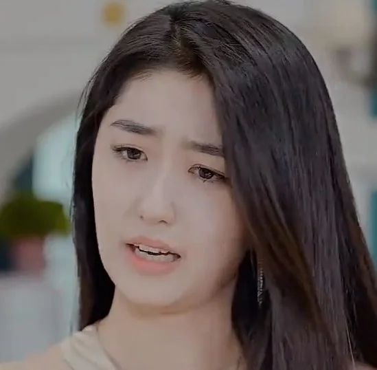 美女总裁欠我赊刀债 海报