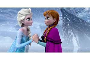 Frozen Cosplay Brings Elsa's Ice Powers To Life