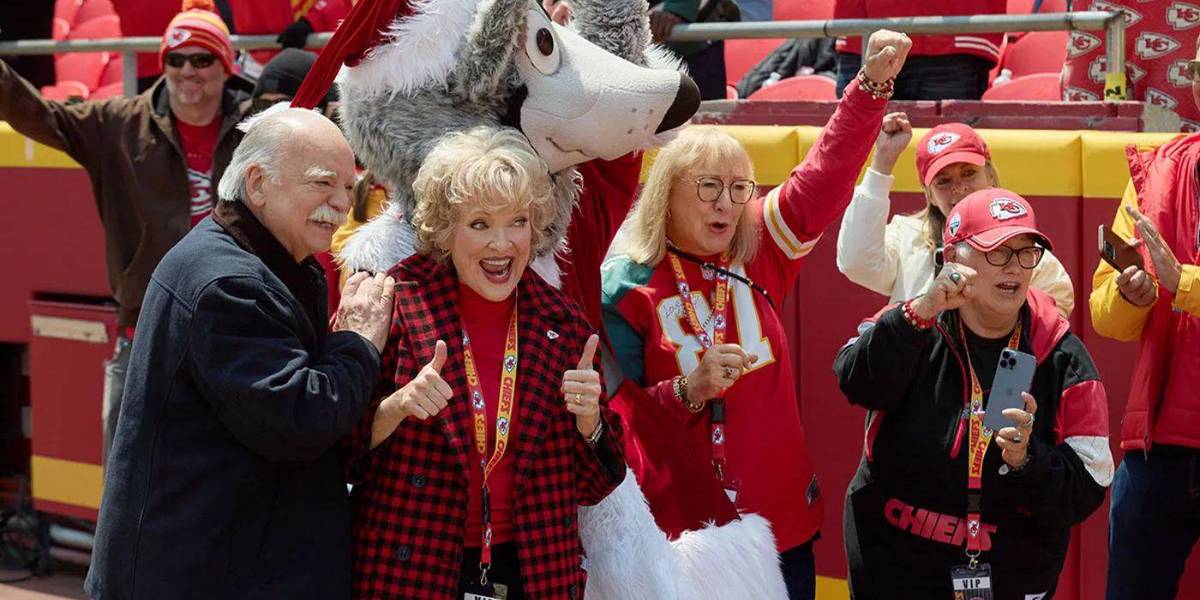 Hallmark Football Christmas Movie — Is Holiday Touchdown: A Chiefs Love Story Worth Watching? (& Where To Stream It Online)