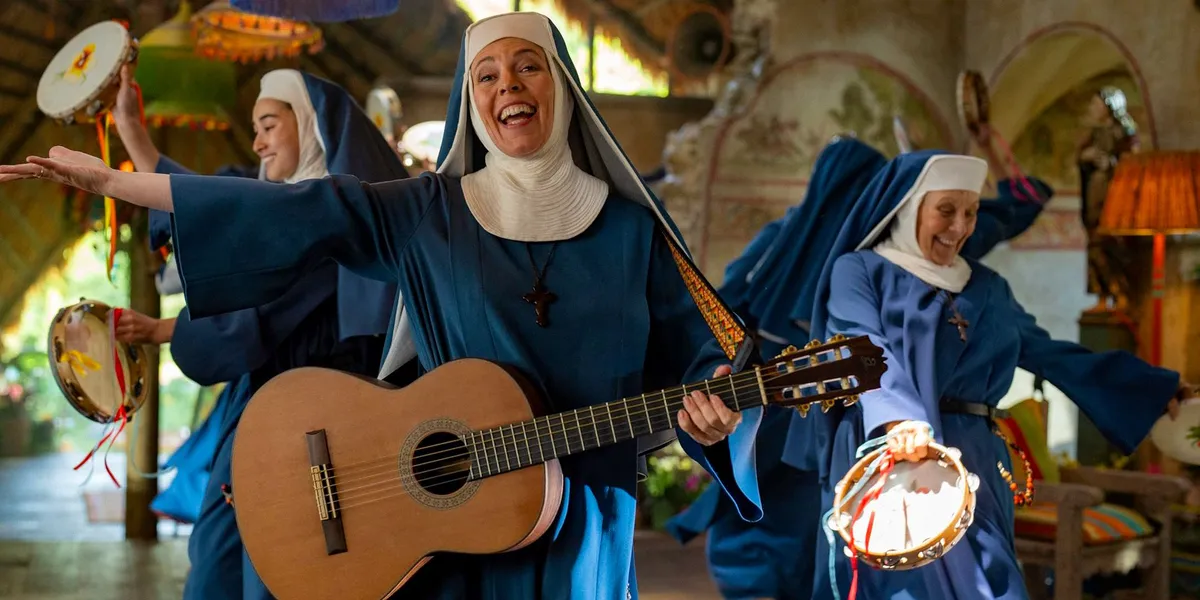 Reverend Mother (Olivia Colman) playing the guitar along with other nuns in Paddington in Peru