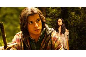 Yellowjackets' Lottie & Travis Actors Warn That The Relative Peace Survivors Have Found In Season 3 Is A "Facade"