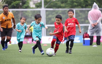 <p><strong>GRASSROOTS INITIATIVE.</strong> Children experience playing in a world-class venue at the Arca South Invitational Football Cup in Western Bicutan, Taguig City on Thursday (July 17, 2025). The event aims to become part of Taguig's sports program to promote community-building, inclusivity, and the city’s fast-growing football culture. <em>(Contributed photo)</em></p>