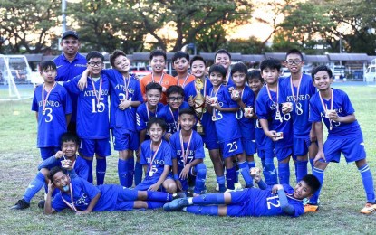 <p><strong>CHAMPS</strong>. Ateneo de Manila Grade School’s Midget D Born-2013 Football Varsity Team wins the Rizal Football Association (RIFA) tournament title at the Moro Field of the Ateneo De Manila University in Katipunan, Quezon City on April 13, 2024. Ateneo routed the Claret School of Quezon City, 7-2, in the championship round. <em>(Contributed photo)</em></p>
