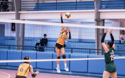 <p><strong>SPIKE</strong>. Lovely Lopez of Far Eastern University-Diliman (center) tries to score on a spike during the match against De La Salle Zobel in the UAAP Season 86 high school girls volleyball tournament at the Adamson University gym in Ermita, Manila on Thursday (Jan. 25, 2024). The Baby Tamaraws won, 25-17, 25-17, 25-10. <em>(UAAP photo)</em></p>