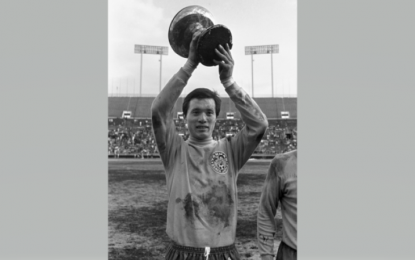 <p>Kunishige Kamamoto of Yanmar celebrates winning the Emperor's Cup at the National Stadium in Tokyo in 1971.</p>