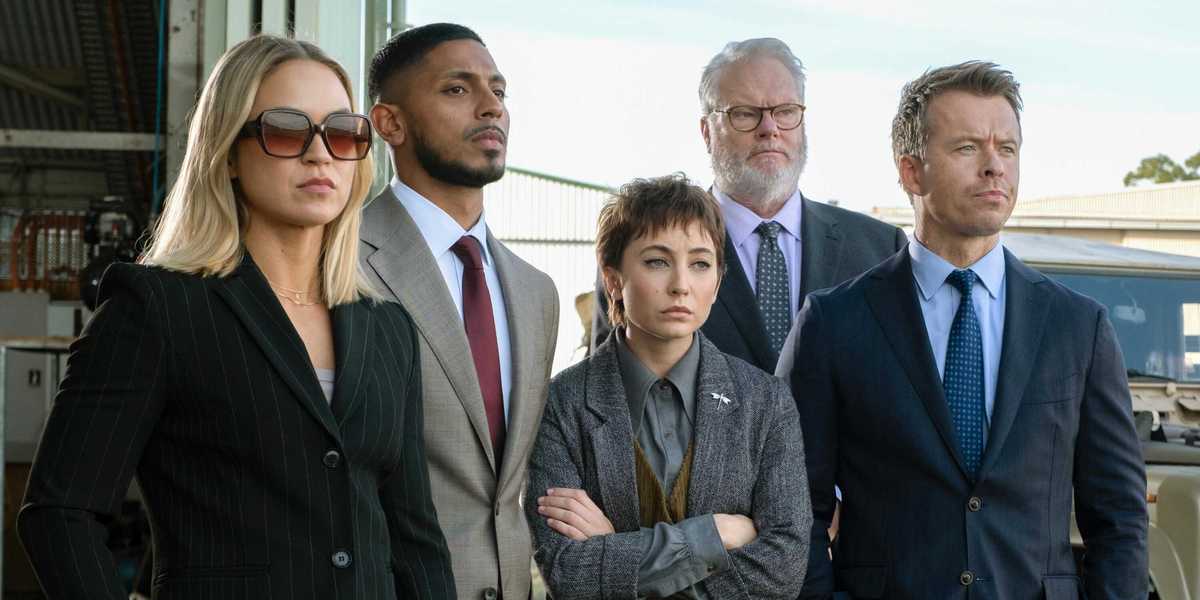 Tuuli Narkle as AFP Liaison Officer Constable Evie Cooper, Sean Sagar as Special Agent DeShawn Jackson, Mavournee Hazel as Forensic Pathologist Bluebird 'Blue' Gleeson, William McInnes as Forensic Pathologist Dr. Roy Penrose and Todd Lasance as AFP Liaison Officer Sergeant Jim 'JD' Dempsey in NCIS: Sydney season 2, episode 1