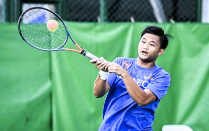 <p><strong>BACKHAND</strong>. Ateneo de Manila University rookie John David Velez returns a two-handed backhand against University of the East top singles player Marc Suson during the UAAP Season 86 men's tennis tournament at the Felicisimo Ampon Tennis Center inside the Rizal Memorial Sports Complex in Malate, Manila on Wednesday (Feb. 21, 2024). Ateneo won, 3-2. <em>(UAAP photo)</em></p>