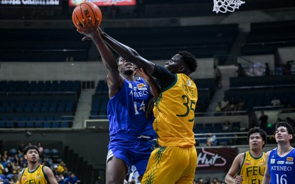 <p><strong>ONE-ON-ONE.</strong> Far Eastern University's Mohamed Konateh (right) gets in the way of Ateneo's Ayodeji Balogun during the UAAP Season 87 men's basketball at Smart Araneta Coliseum in Quezon City on Saturday (Nov. 9, 2024). The Tamaraws won, 65-54. <em>(UAAP photo)</em></p>