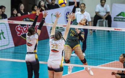 <p><strong>CHALLENGE.</strong> Far Eastern University's Jean Asis tries to score against University Santo Tomas’ Angeline Poyos (No. 17) and Bianca Plaza during the 2024 Shakey’s Super League Collegiate Pre-Season Championship Saturday at Rizal Memorial Coliseum in Manila on Saturday (Oct. 26, 2024). The Lady Tamaraws won, 25-21, 25-23, 25-23, for a 4-0 card. <em>(SSL photo)</em></p>