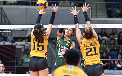 <p><strong>KEY PLAYER.</strong> Angel Anne Canino of De La Salle University (21) tries to score against Gerzel Mary Petallo (15) and Jazlyn Ann Ellarina of Far Eastern University in the UAAP Season 87 women's volleyball tournament at the Smart Araneta Coliseum on April 26, 2025. Canino will lead La Salle against University of Santo Tomas on Wednesday (April 30, 2025). <em>(UAAP photo) </em></p>