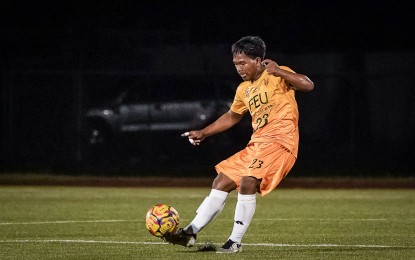 <p><strong>DRAW.</strong> Francis Sambaan delivers the lone goal for Far Eastern University-Diliman during their game against PAREF Southridge in the UAAP Season 87 boys’ football tournament at UP Diliman field in Quezon City on Saturday (Feb. 22, 2025). The game ended in a 1-1 draw. <em>(UAAP photo)</em></p>