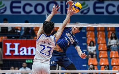 <p><strong>MEN'S VOLLEYBALL.</strong> Rwenzmel Taguibolos (No. 12) of National University tries to score against Brian Castro (No. 23) of Ateneo de Manila University during the UAAP Season 87 men's volleyball tournament at the SM Mall of Asia Arena in Pasay City on Wednesday (Feb. 19, 2025). The Bulldogs won, 23-25, 26-24, 27-25, 29-27. <em>(UAAP photo)</em></p>