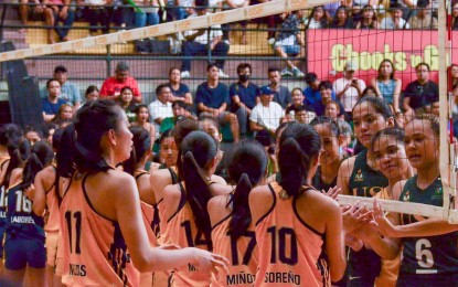 <p><strong>V-LEAGUE IN THE VISAYAS.</strong> University of San Carlos (right) and University of Southern Philippines Foundation played in the finals of the Cebu Schools Athletic Foundation, Inc. (Cesafi) volleyball tournament last year. USC won, 25-20, 25-23, 22-25, 25-17.<em> (Contributed photo)</em></p>