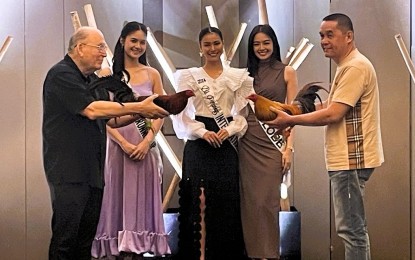 <p><strong>LAUNCH.</strong> The 2025 World Slasher Cup launches at Novotel Manila Araneta City in Cubao, Quezon City on Saturday (Jan. 18, 2025). Among the participants are multititled Frank Berin (right) and Mike Formosa of Hawaii. <em>(PNA photo by Jean Malanum)</em></p>