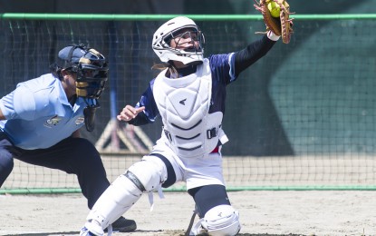 <p><strong>GOT IT.</strong> Adamson University's Aliza Pichon makes a catch during their game against University of Santo Tomas in the UAAP Season 87 softball tournament at Rizal Memorial Baseball Stadium in Malate, Manila on Saturday (March 1, 2025). The 11-time defending champion Lady Falcons won, 7-0. <em>(UAAP photo)</em></p>