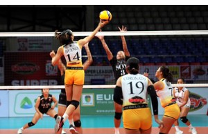 UST, USPF keep quarterfinal bids alive in Shakey's volleyball