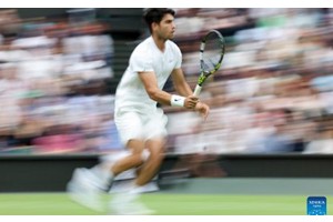 Defending champion Alcaraz reaches Wimbledon quarters