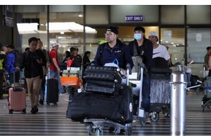 NAIA 'green lane' scanning temporarily suspended to avoid long lines