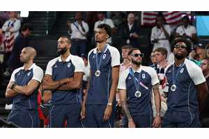 Knicks News: Olympics star signs with division rival, free agent center audition