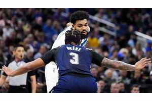 Knicks make flurry of training camp signings now that KAT trade is official
