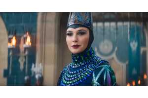 Gal Gadot Is Only The Real Evil Queen In Snow White For One Minute