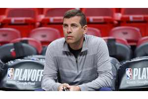 Celtics sign center that the Knicks called up last season to Exhibit 10 deal