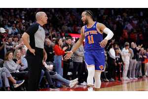 Jalen Brunson defends decision to contest shot in controversial Knicks-Rockets ending