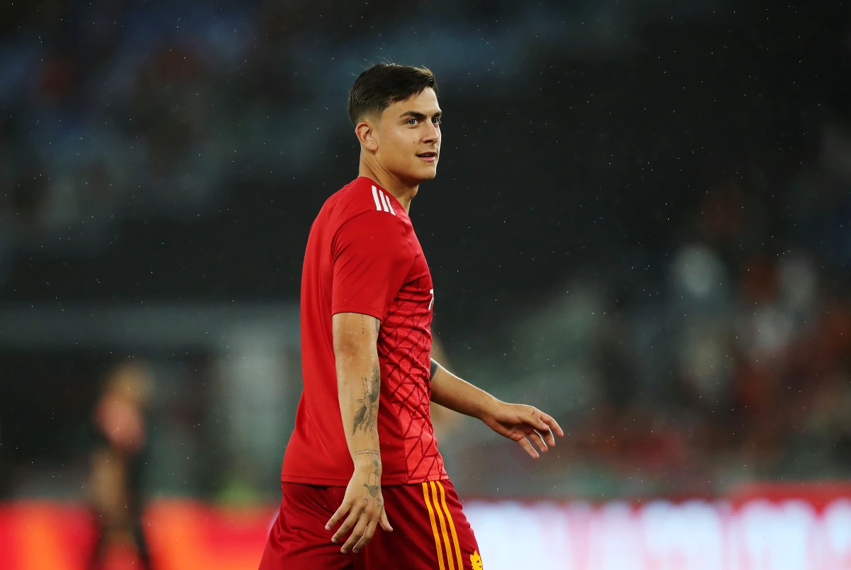 ROME, ITALY - MAY 19: Paulo Dybala of AS Roma looks on during the warm up prior to the Serie A TIM match between AS Roma and at Stadio Olimpico on May 19, 2024 in Rome, Italy. (Photo by Paolo Bruno/Getty Images)