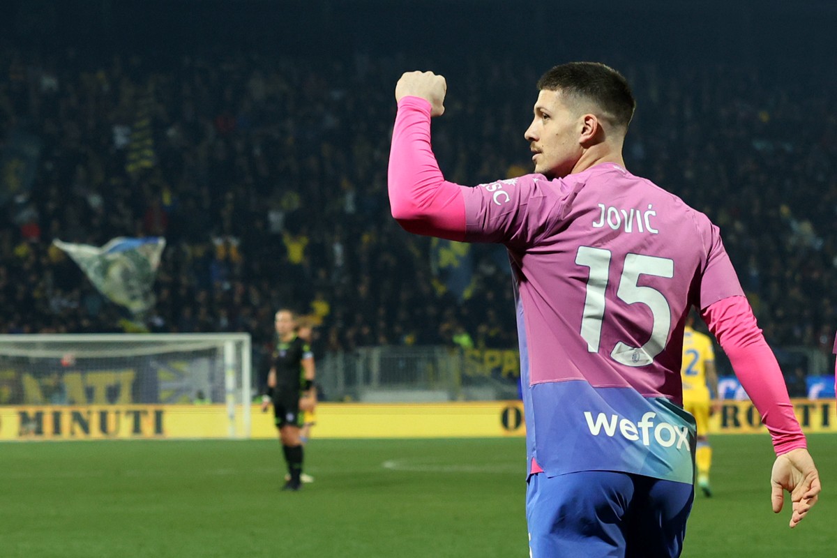 FROSINONE, ITALY - FEBRUARY 03: Luka Jovic of AC Milan celebrates after scoring his side third goal during the Serie A TIM match between Frosinone Calcio and AC Milan at Stadio Benito Stirpe on February 03, 2024 in Frosinone, Italy. (Photo by Getty Images/Getty Images )