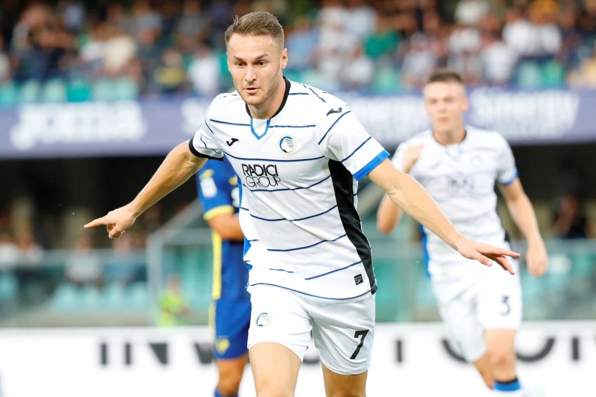 epa10886140 Atalanta's Teun Koopmeiners celebrates after scoring the 1-0 lead during the Italian Serie A soccer match Hellas Verona vs Atalanta at Marcantonio Bentegodi stadium in Verona, Italy, 27 September 2023. EPA-EFE/EMANUELE PENNACCHIO