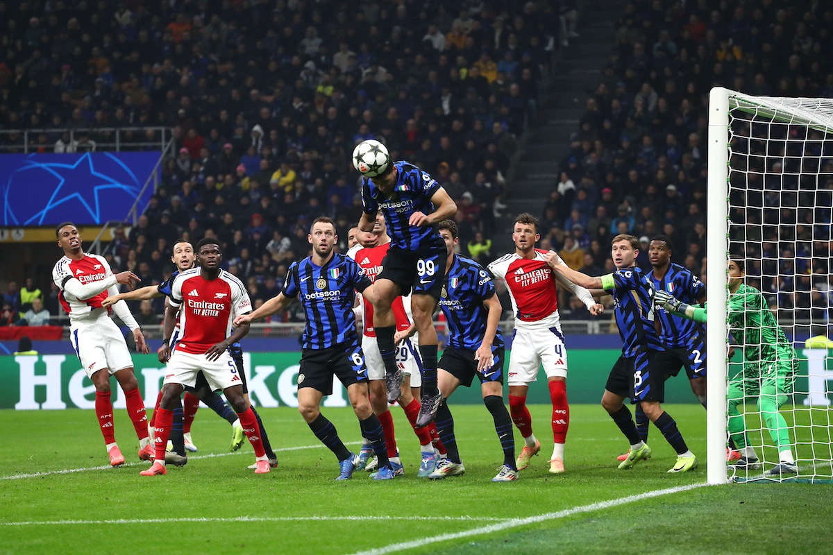 MILAN, ITALY - NOVEMBER 06: Mehdi Taremi of FC Internazionale headers the ball clear during the UEFA Champions League 2024/25 League Phase MD4 match between FC Internazionale Milano and Arsenal FC at Stadio San Siro on November 06, 2024 in Milan, Italy. (Photo by Marco Luzzani/Getty Images) AIC