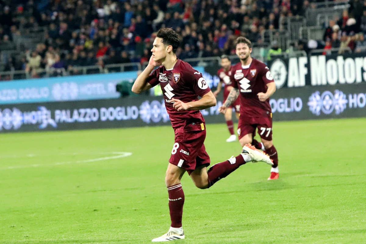 CAGLIARI, ITALY - JANUARY 26: Samuele Ricci of Torino celebrates his team's second goal (0-2) during the Serie A TIM match between Cagliari and Torino FC - Serie A TIM at Sardegna Arena on January 26, 2024 in Cagliari, Italy. (Photo by Enrico Locci/Getty Images)