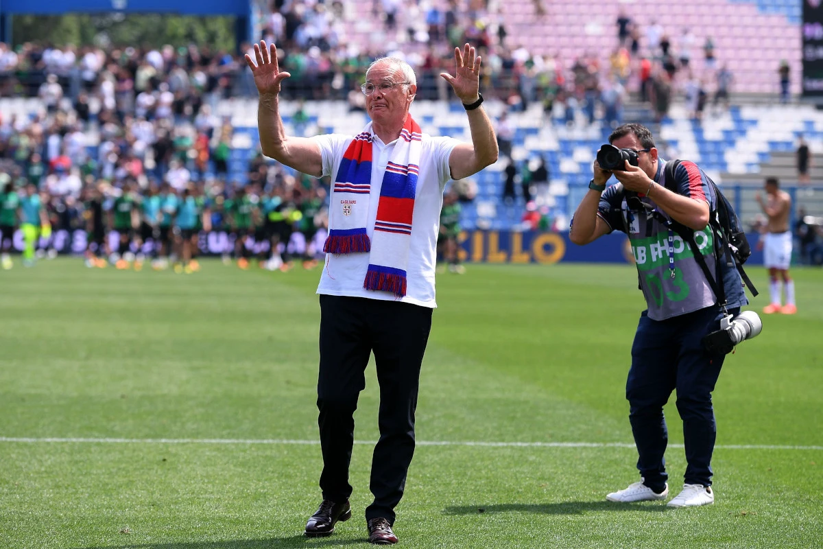Claudio Ranieri head coach of Cagliari Calcio celebrates under his fans during the Serie A TIM match between US Sassuolo and Cagliari at Mapei Stadium - Citta' del Tricolore on May 19, 2024 in Reggio nell'Emilia, Italy. (Photo by Alessandro Sabattini/Getty Images)