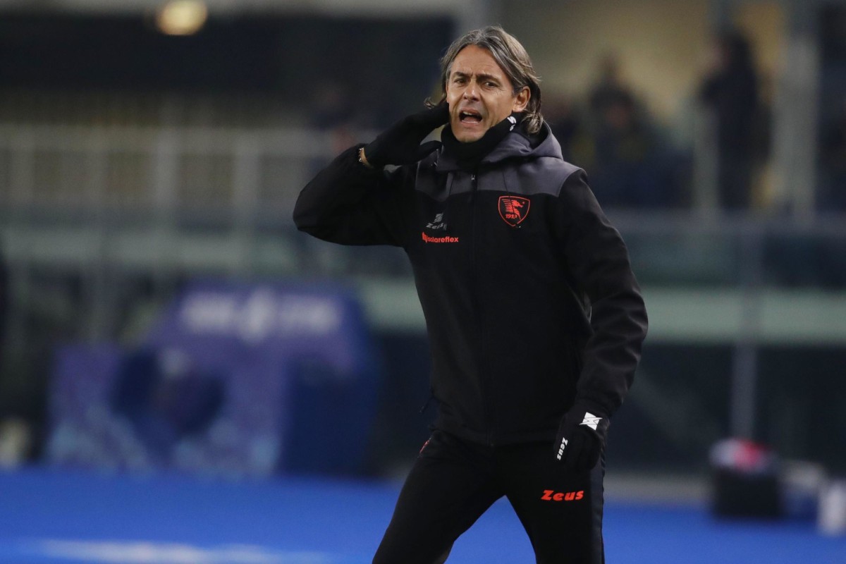epa11049740 Salernitana's head coach Filippo Inzaghi gestures during the Italian Serie A soccer match Hellas Verona vs US Salernitana at Marcantonio Bentegodi stadium in Verona, Italy, 30 December 2023. EPA-EFE/EMANUELE PENNACCHIO