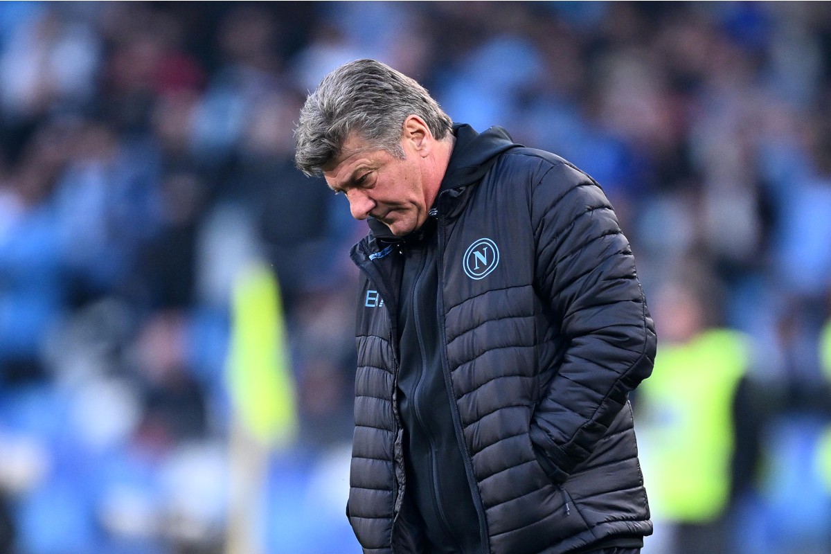 NAPLES, ITALY - FEBRUARY 17: Walter Mazzarri SSC Napoli head coach shows his disappointment during the Serie A TIM match between SSC Napoli and Genoa CFC - Serie A TIM at Stadio Diego Armando Maradona on February 17, 2024 in Naples, Italy. (Photo by Francesco Pecoraro/Getty Images)