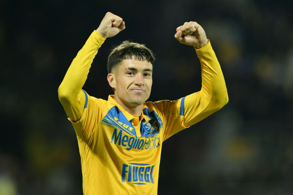 FROSINONE, ITALY - APRIL 26: Juventus owned Matias Soulé of Frosinone Calcio celebrates the victory after the Serie A TIM match between Frosinone Calcio and US Salernitana at Stadio Benito Stirpe on April 26, 2024 in Frosinone, Italy. (Photo by Giuseppe Bellini/Getty Images)