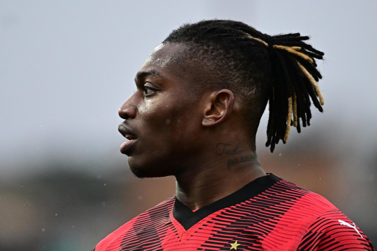 EMPOLI, ITALY - JANUARY 7: Rafael Leao of AC Milan looks on during the Serie A TIM match between Empoli FC and AC Milan at Stadio Carlo Castellani on January 7, 2024 in Empoli, Italy. (Photo by Gabriele Maltinti/Getty Images)