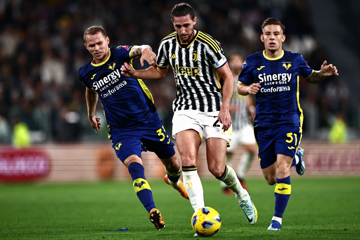 Juventus midfielder Adrien Rabiot (C) fights for the ball with Hellas Verona midfielder Ondrej Duda (L) during the Italian Serie A football match Juventus vs Hellas Verona at the 
