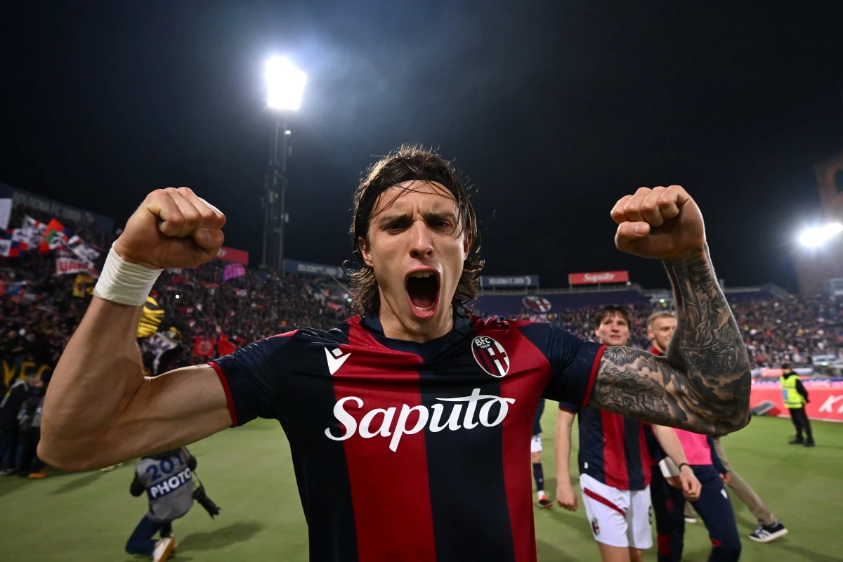 BOLOGNA, ITALY - FEBRUARY 03: Riccardo Calafiori of Bologna FC celebrates after the Serie A TIM match between Bologna FC and US Sassuolo at Stadio Renato Dall'Ara on February 03, 2024 in Bologna, Italy. (Photo by Alessandro Sabattini/Getty Images)