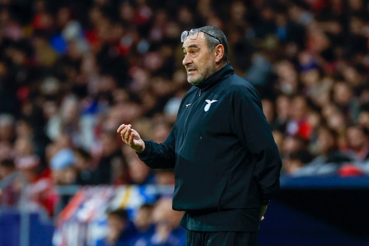 epa11027575 Lazio coach Maurizio Sarri gestures during the UEFA Champions League soccer match between Atletico de Madrid and SS Lazio, in Madrid, Spain, 13 December 2023. EPA-EFE/JUANJO MARTIN