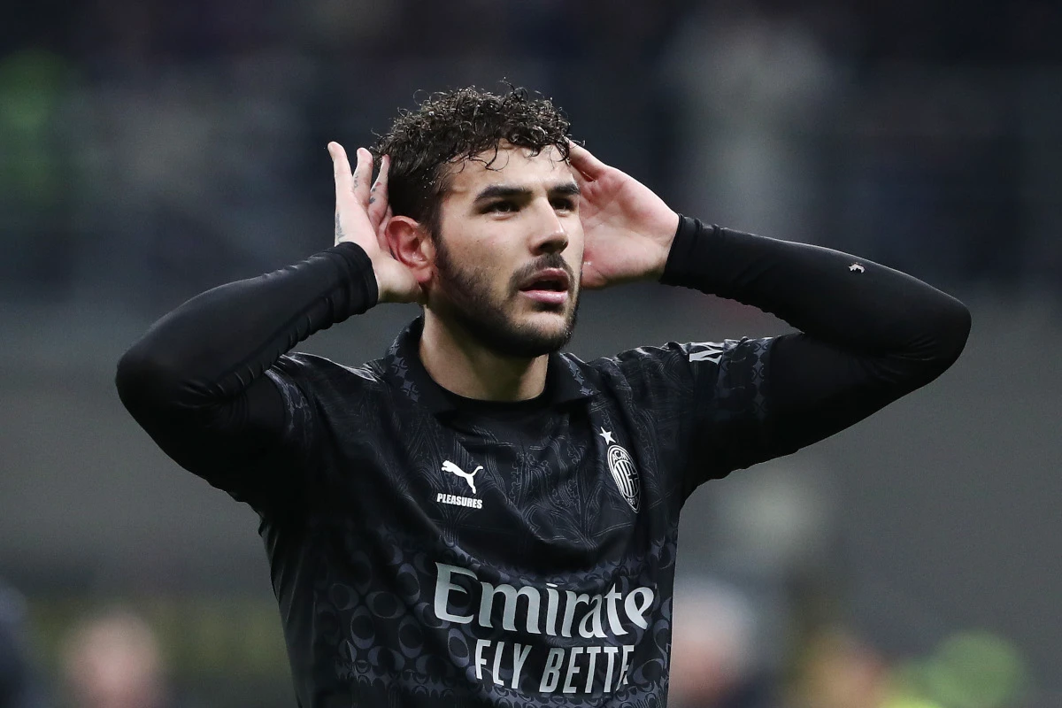 MILAN, ITALY - FEBRUARY 11: Theo Hernandez of AC Milan celebrates scoring his team's first goal during the Serie A TIM match between AC Milan and SSC Napoli at Stadio Giuseppe Meazza on February 11, 2024 in Milan, Italy. (Photo by Marco Luzzani/Getty Images)