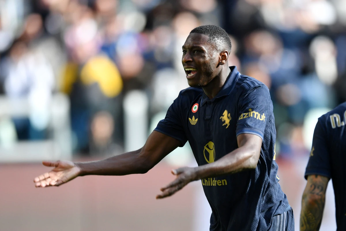 TURIN, ITALY - FEBRUARY 02: Randal Kolo Muani of Juventus celebrates scoring his team's second goal during the Serie A match between Juventus and Empoli at Allianz Stadium on February 02, 2025 in Turin, Italy. (Photo by Valerio Pennicino/Getty Images)