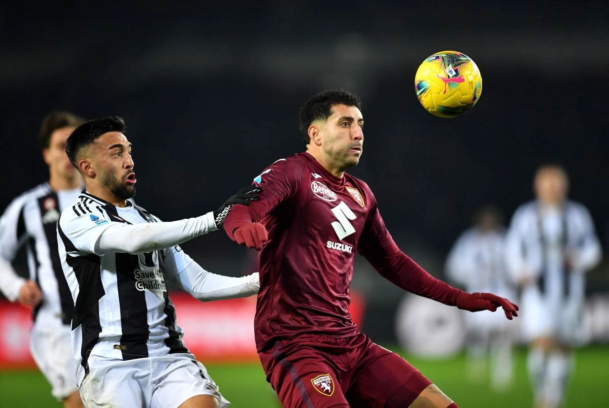 TURIN, ITALY - JANUARY 11: Guillermo Maripan of Torino is challenged by Nicolas Gonzalez of Juventus during the Serie A match between Torino and Juventus at Stadio Olimpico di Torino on January 11, 2025 in Turin, Italy. (Photo by Valerio Pennicino/Getty Images)