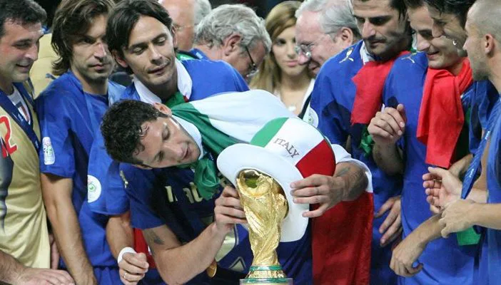 epa00768064 Italian player Marco Materazzi tries to put a hat over the World Cup trophy after the final of the 2006 FIFA World Cup between Italy and France at the Olympic Stadium in Berlin, Germany, Sunday 09 July 2006. EPA/BERND WEISSBROD +++ Mobile Services OUT +++ Please refer to FIFA's Terms and Conditions.
