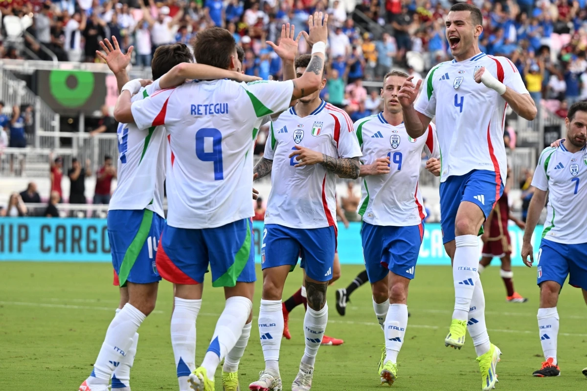 FORT LAUDERDALE, FLORIDA - MARCH 21: Euro 2024 hopeful Mateo Retegui of Italy celebrates with team-mates after scoring the goal during the International Friendly match between Venezuela and Italy at Chase Stadium on March 21, 2024 in Fort Lauderdale, Florida. (Photo by Claudio Villa/Getty Images)