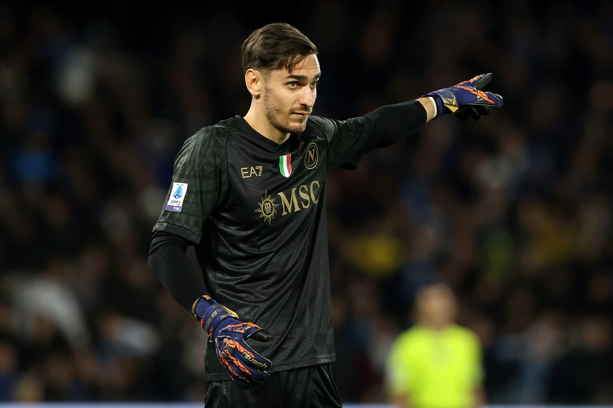 : Alex Meret of SSC Napoli during the Serie A TIM match between SSC Napoli and FC Internazionale at Stadio Diego Armando Maradona on December 03, 2023 in Naples, Italy. (Photo by Francesco Pecoraro/Getty Images)