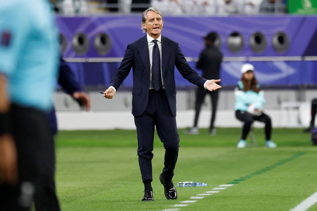 Saudi Arabia's Italian coach Roberto Mancini reacts during the Qatar 2023 AFC Asian Cup Group F football match between Saudi Arabia and Oman at the Khalifa International Stadium in Doha on January 16, 2024. (Photo by KARIM JAAFAR / AFP) (Photo by KARIM JAAFAR/AFP via Getty Images)