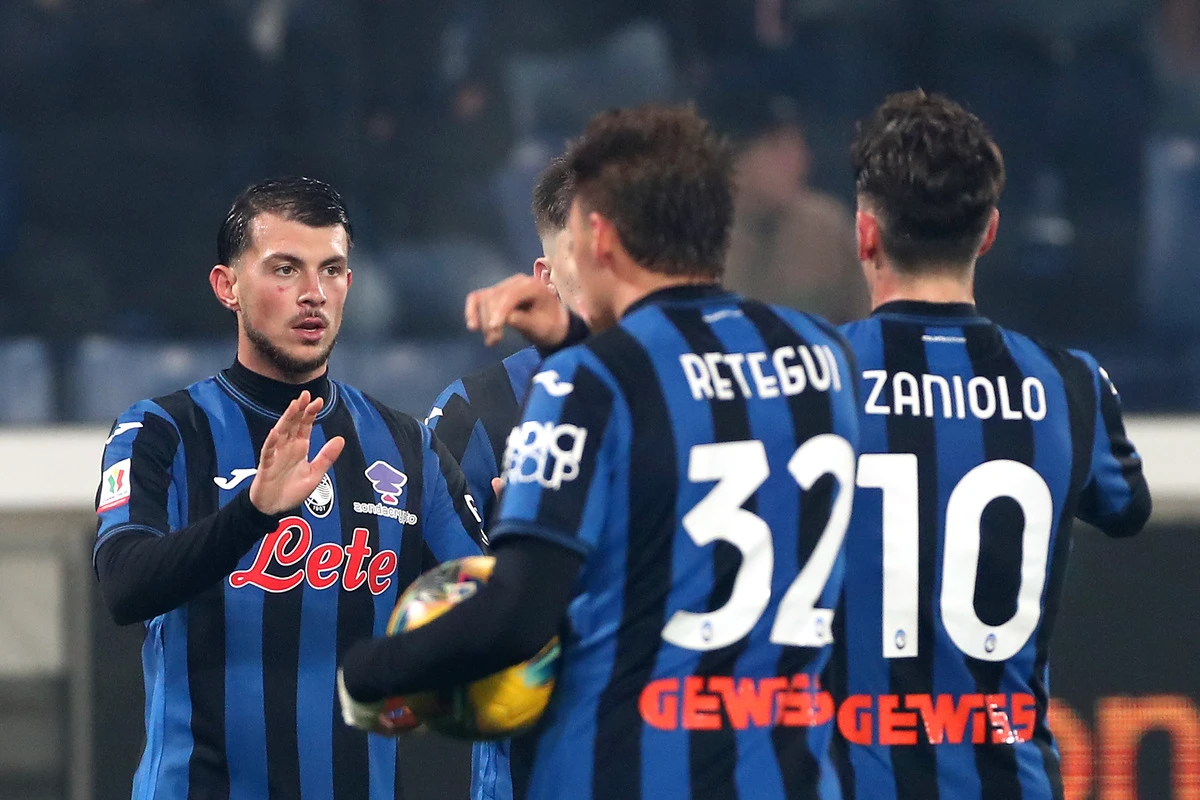 Lazar Samardzic of Atalanta celebrates scoring his team's sixth goal with teammate Mateo Retegui during the Coppa Italia match between Atalanta and Cesena at Allianz Stadium on December 18, 2024 in Turin, Italy. (Photo by Marco Luzzani/Getty Images)