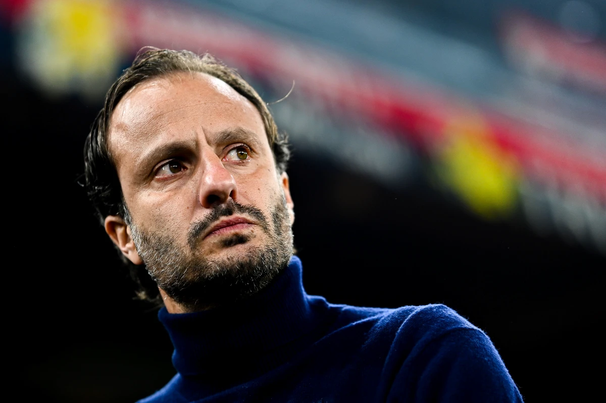 GENOA, ITALY - FEBRUARY 24: Alberto Gilardino, head coach of Genoa, looks on prior to kick-off in the Serie A TIM match between Genoa CFC and Udinese Calcio at Stadio Luigi Ferraris on February 24, 2024 in Genoa, Italy. (Photo by Simone Arveda/Getty Images)
