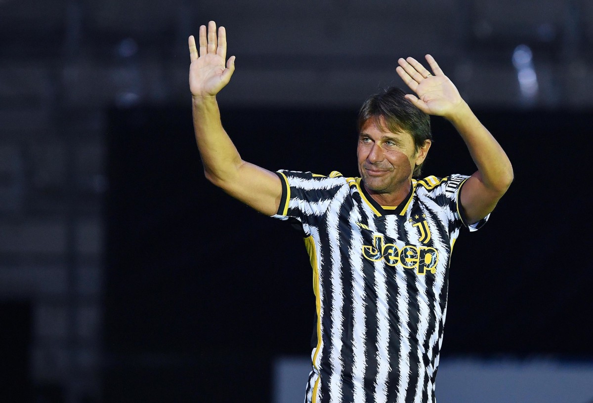epa10912096 Antonio Conte attends the 'Together, a Black & White Show' event, a Juventus FC party dedicated to all Juventus fans for the centenary of the first Agnelli Presidency, in Turin, Italy 10 October 2023. EPA-EFE/ALESSANDRO DI MARCO